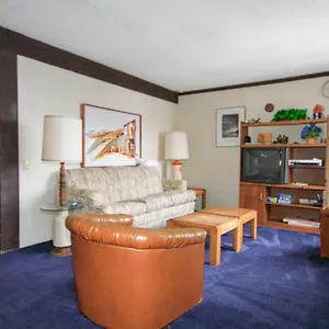 https://mammoth-ski-racquet-club-129-mammoth-lakes.mammothlakeshotels.org